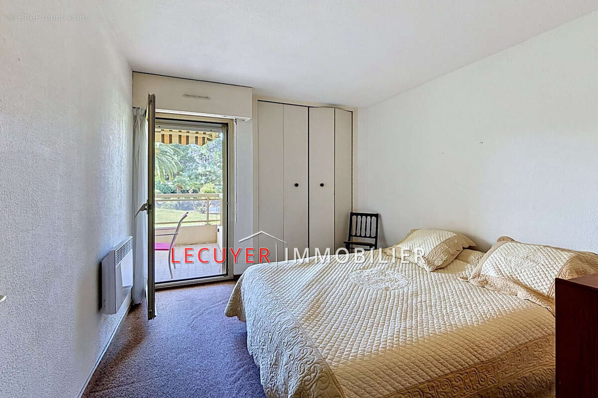 Appartement à VALLAURIS