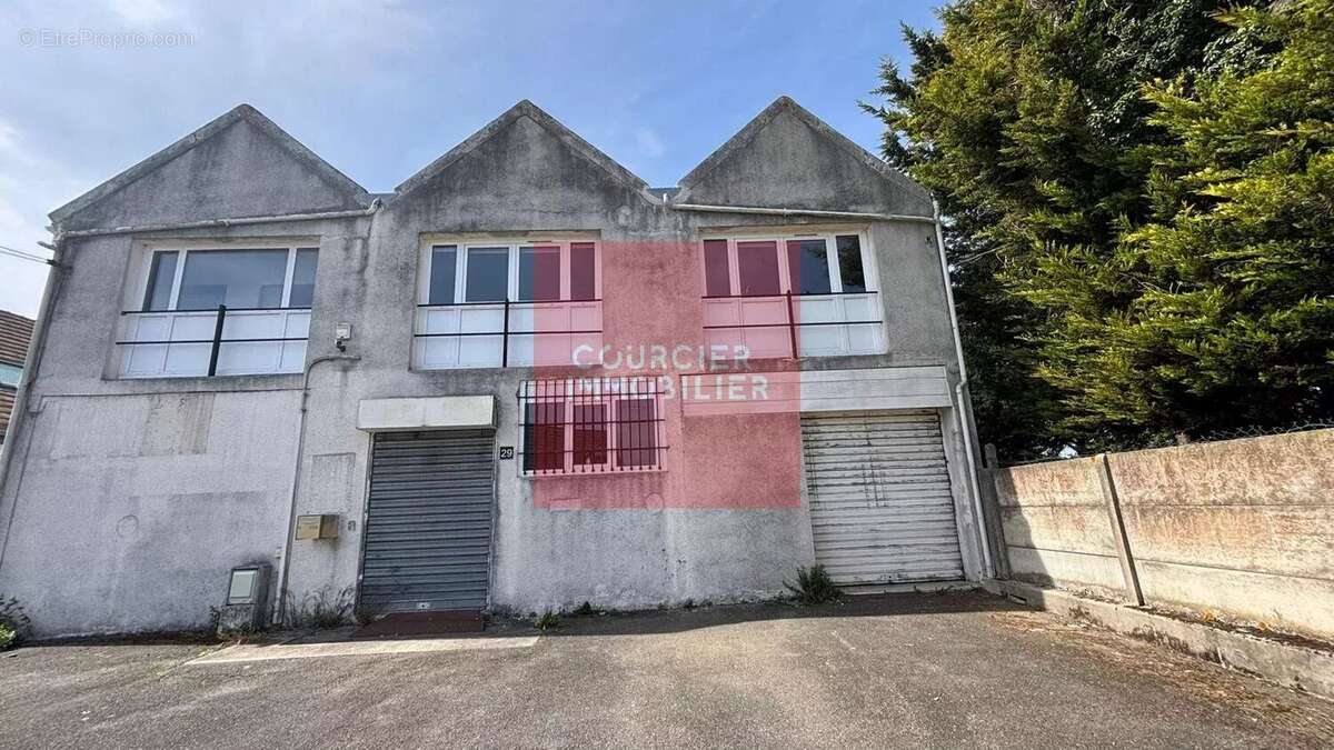 Commerce à LE MESNIL-SAINT-DENIS