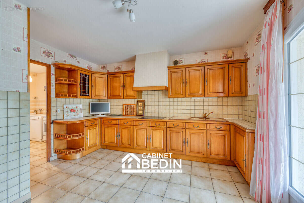 Maison 135 m² à Le Taillan-Medoc  - photo 4