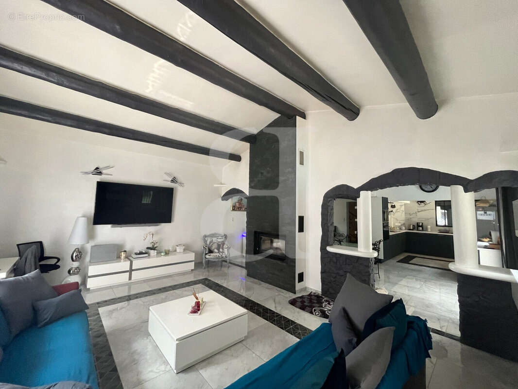 Maison à PERNES-LES-FONTAINES