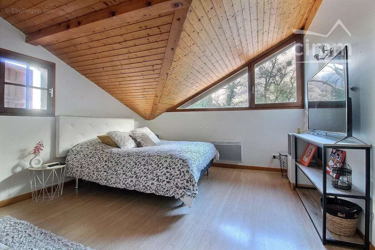 Maison à SAINT-VINCENT-DE-MERCUZE