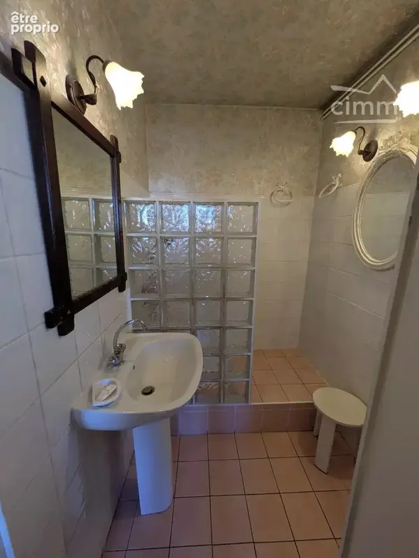 Appartement T5 - Résidence isolée et ravalée en 2023 - photo 8