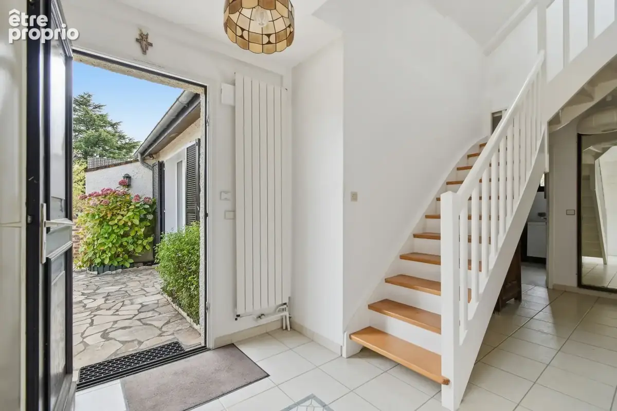 Maison familiale - 215 m2 au sol -5 ch -  jardin de plain pied - dpe d - photo 3