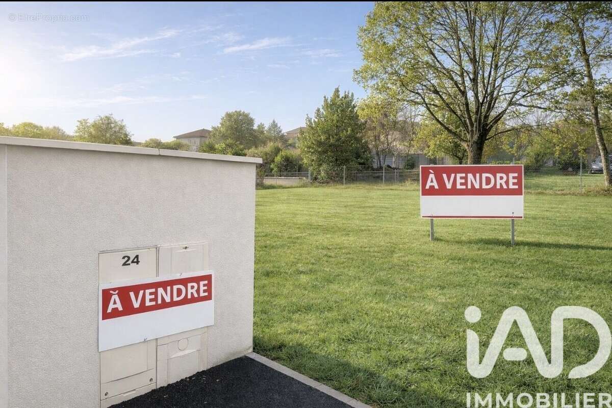 Photo 2 - Terrain à SAINT-BONNET-DE-MURE