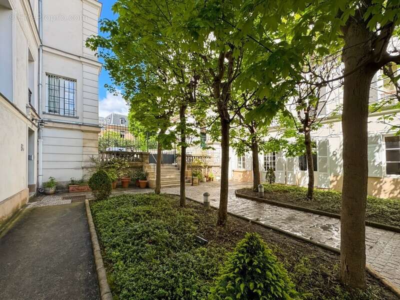 Appartement à PARIS-8E