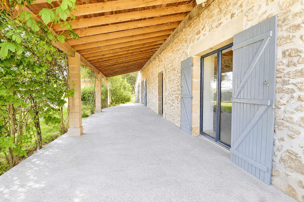 Domaine avec gîte et écuries - photo 3
