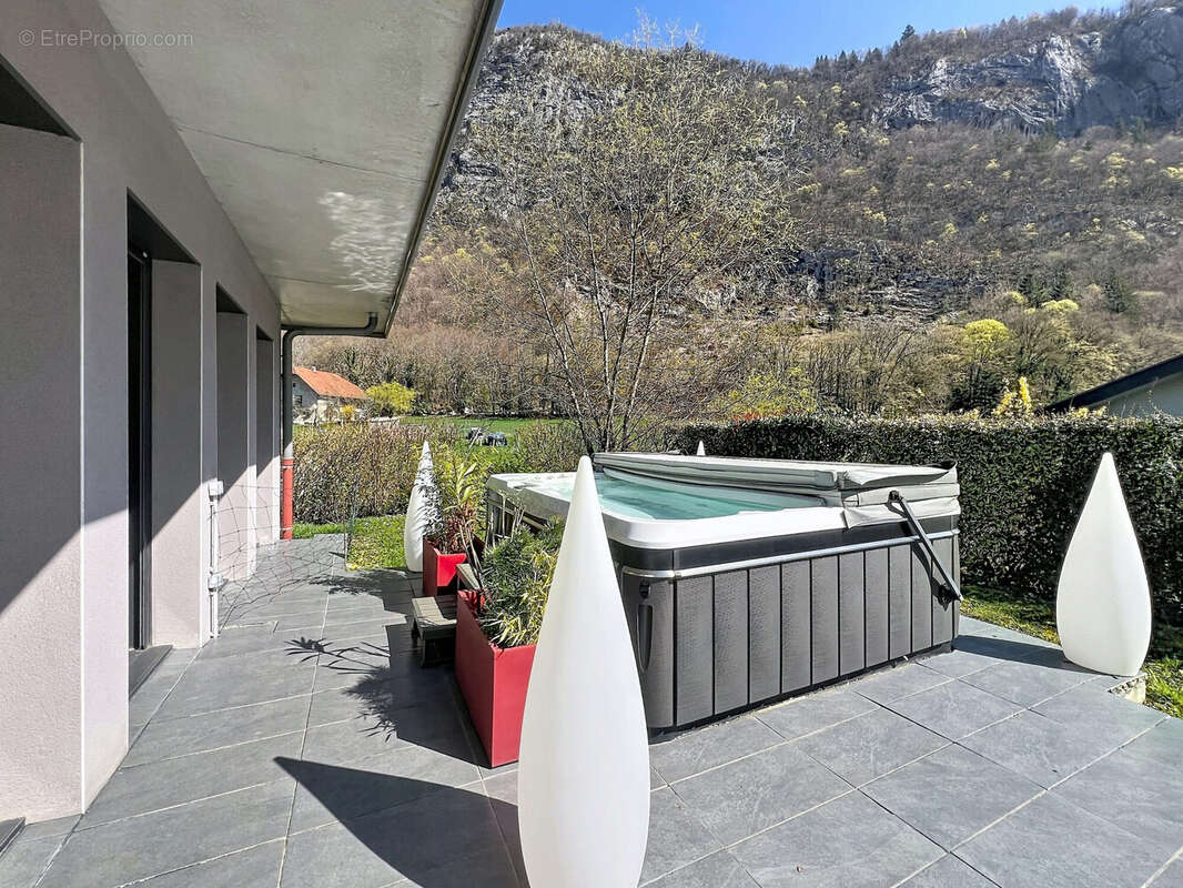 Maison à DINGY-SAINT-CLAIR