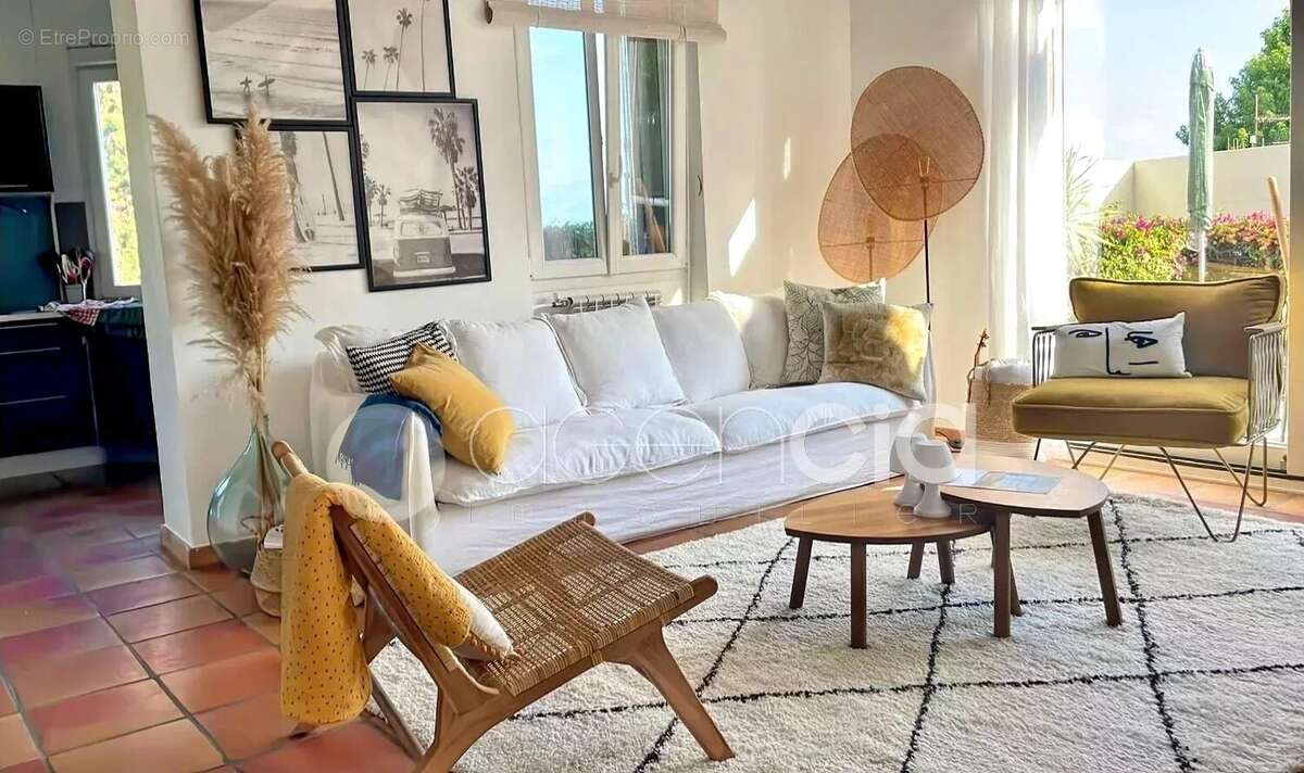 Rare propriété avec jardin privé et piscine - photo 4