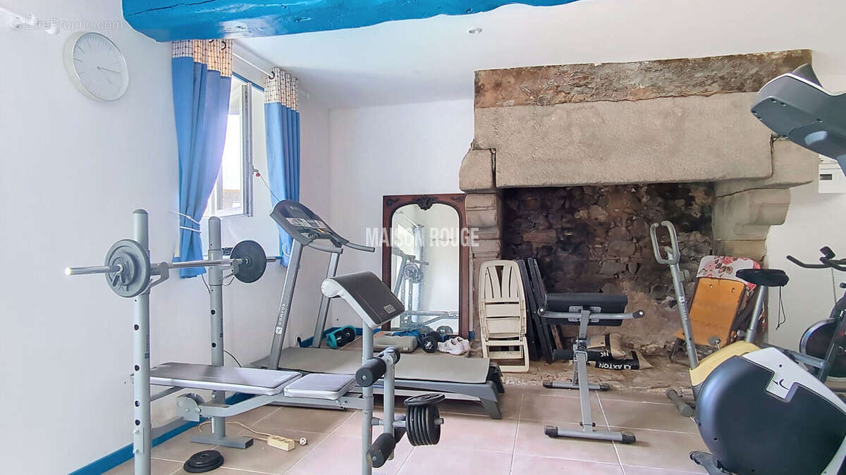 Maison à LA ROCHE-DERRIEN