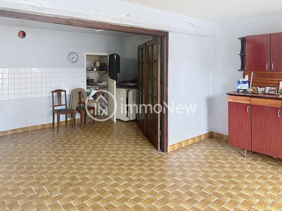 Maison de bourg 67 m2 a renover sur terrain de 332 m2 - photo 5