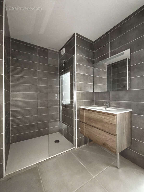 Appartement à PUSIGNAN