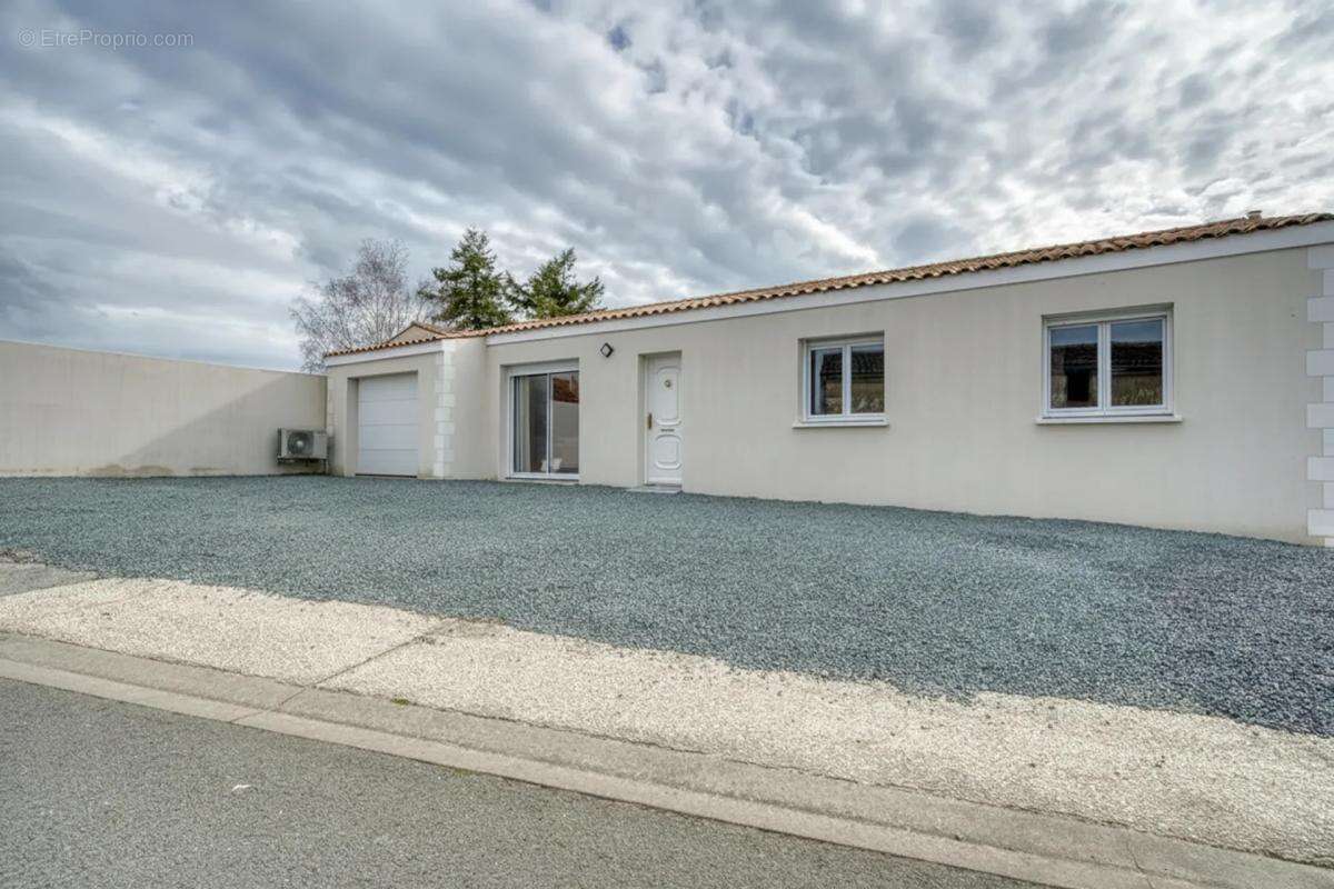 Maison à VILLARS-EN-PONS