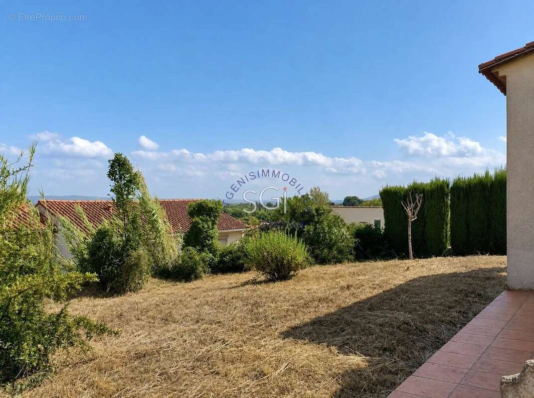 Villa 4 faces R+1 de 184 m2  avec garage, atelier et jardin - photo 2
