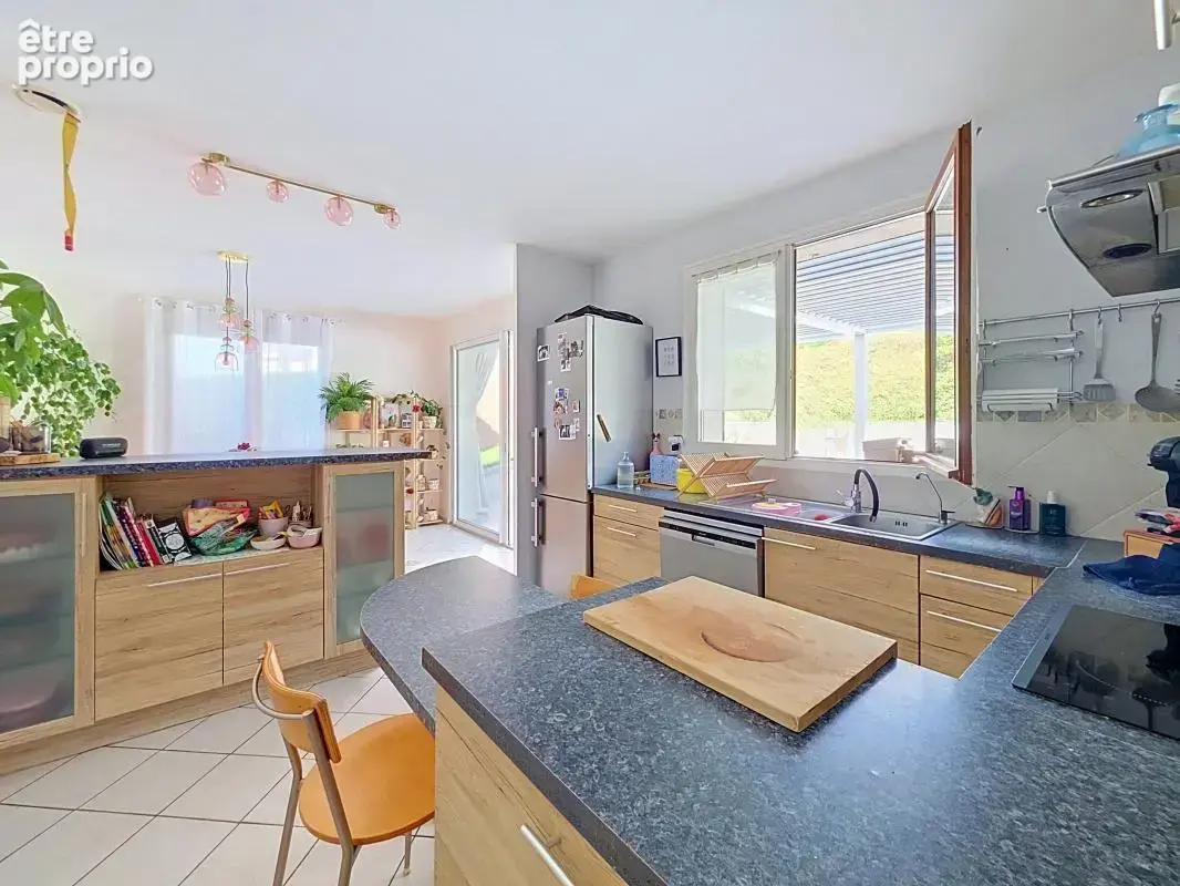 Maison - 3 Chambres - Sous sol complet - Cave - Double Garage - Deux terrasses - Pergola - Piscine - Jardin - Proche toutes comm - photo 19