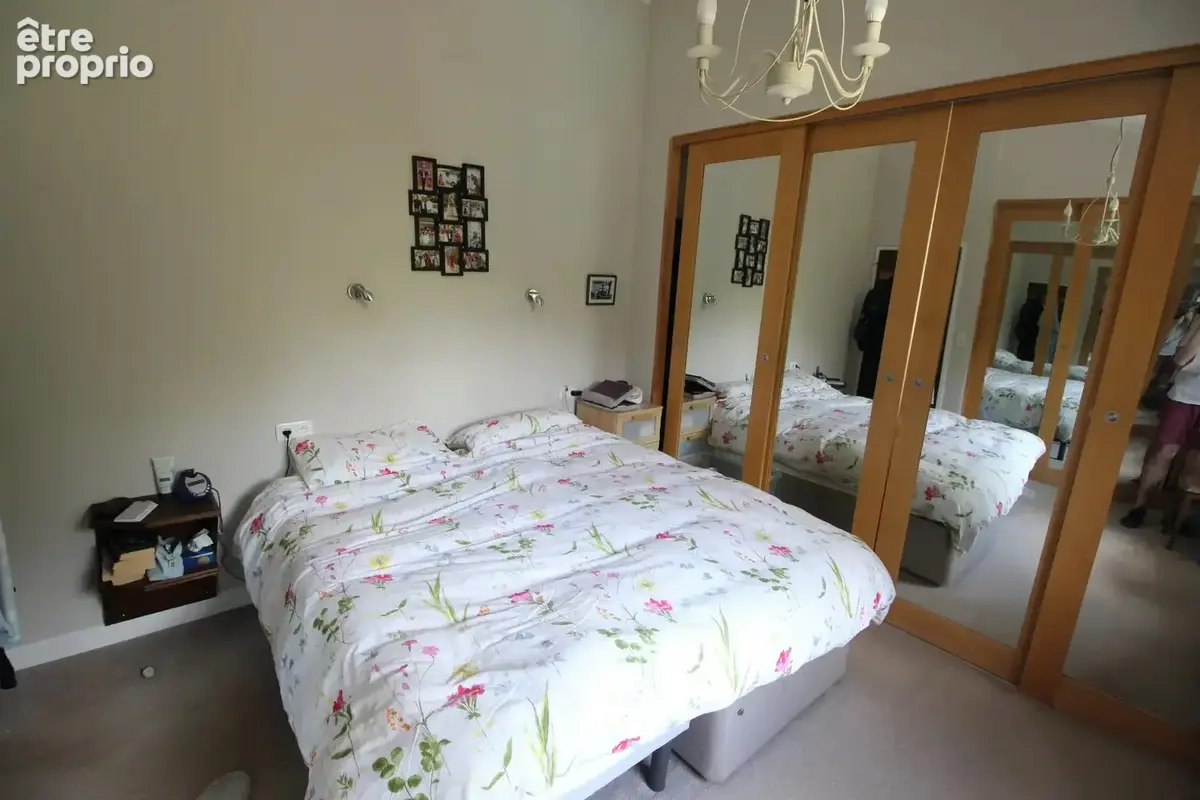 En bordure de village, maison indépendante de quatre chambres avec deux gîtes de deux chambres, grand jardin et piscine - photo 7