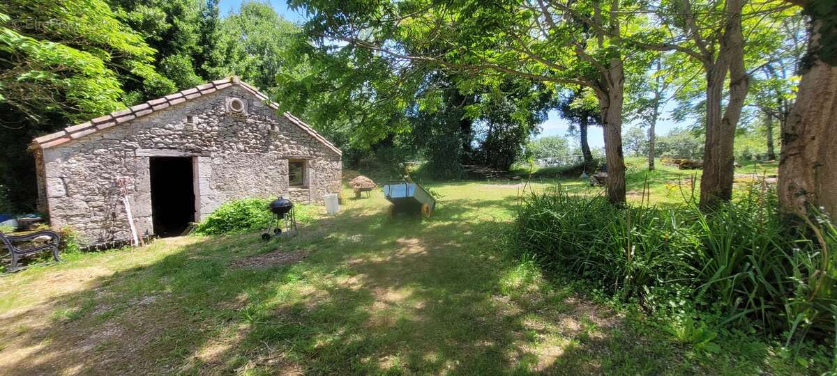 Propriété isolée avec 2 gîtes et piscine sur plus de 4 hectares - photo 21