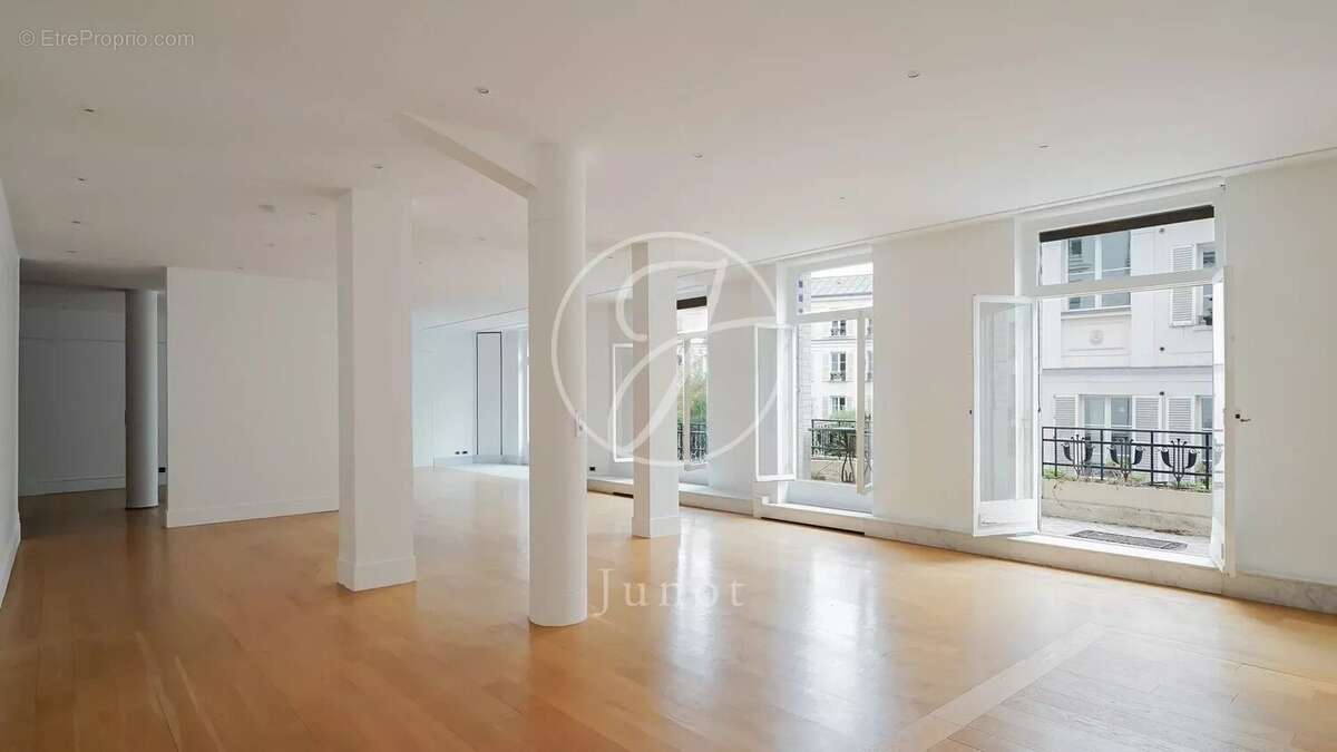 Appartement à PARIS-6E