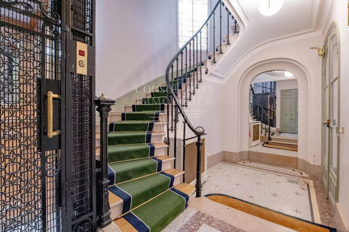 Appartement à PARIS-17E