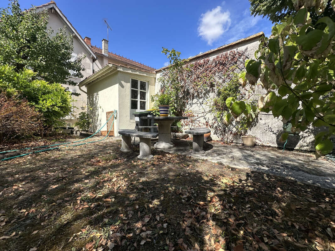 Maison à BARBEZIEUX-SAINT-HILAIRE