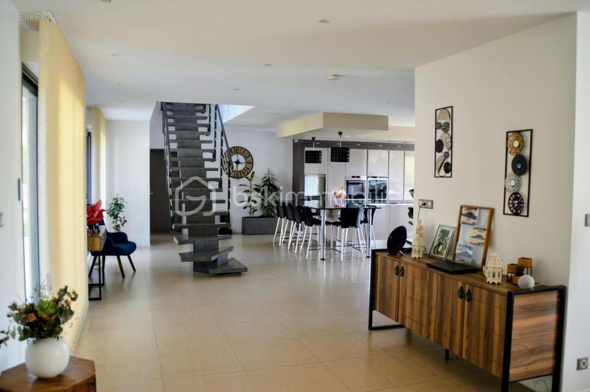 Maison à SAINTRY-SUR-SEINE