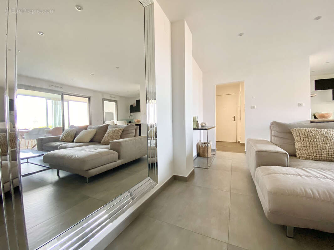 Sète, Quartier Haut, bel appartement avec loggia et terrasse, - photo 3