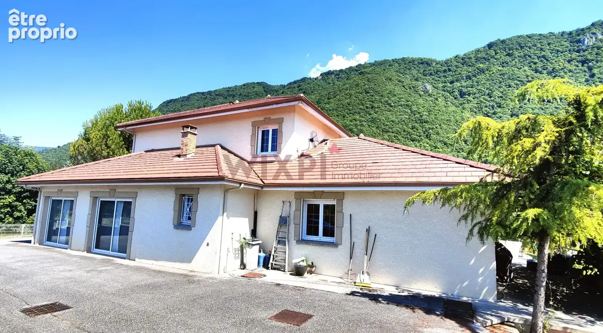 Maison 6 pièces 250 m² - photo 2