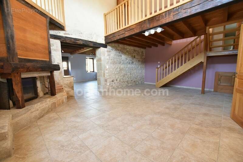 Maison à EGLISENEUVE-PRES-BILLOM