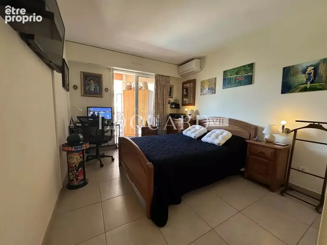 Dans immeuble de standing avec piscine, en exclusivité trois pièces avec vaste terrasse et garage - photo 19