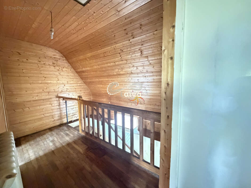 Maison en pierre à vendre Mesnil Roc'h - 80m²- 2 chambres - espace du stockage au dessus du garage  - Maison à PLESDER