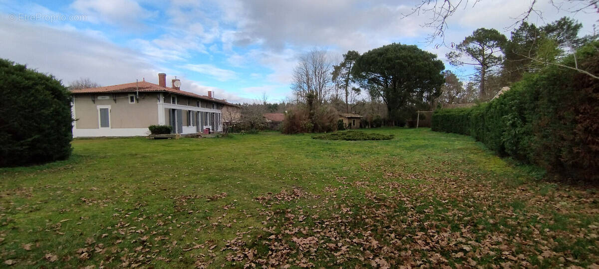 Maison à SALLES
