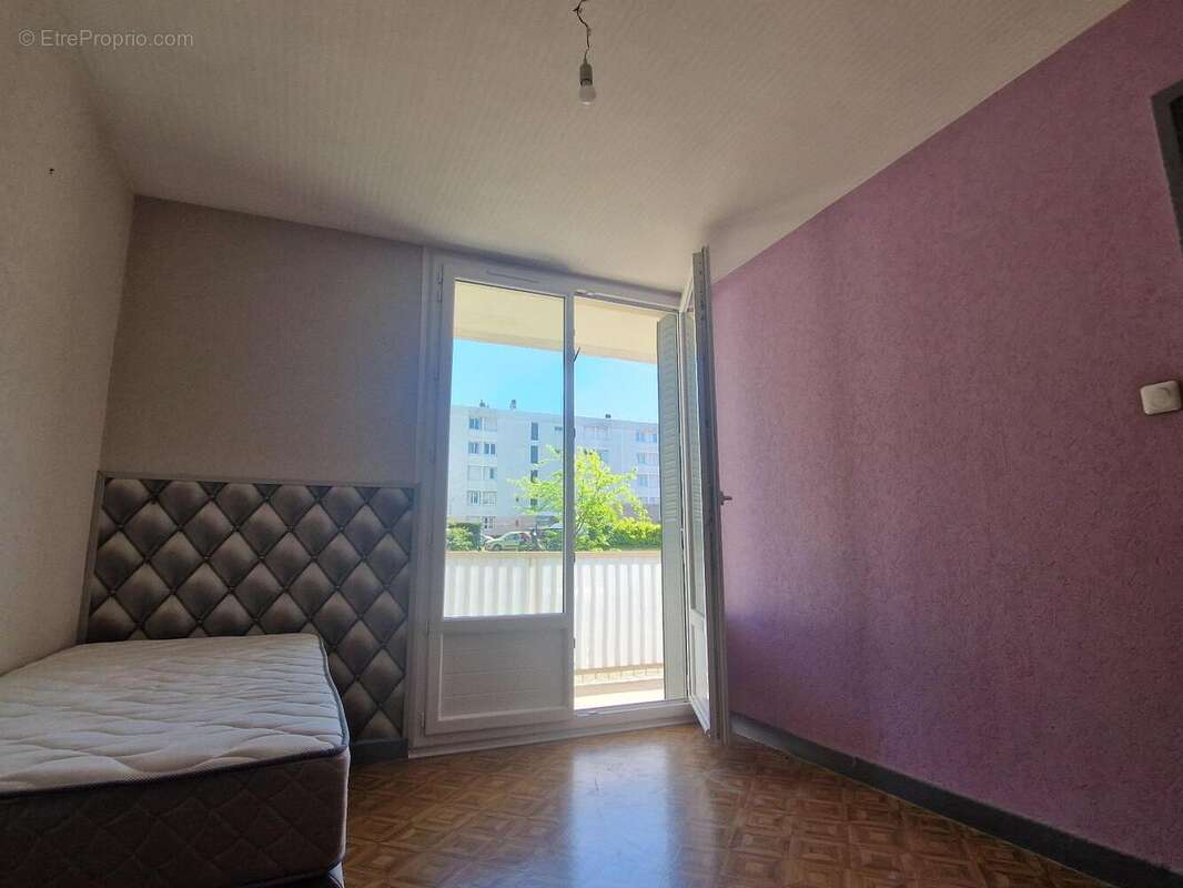  - Appartement à VENISSIEUX