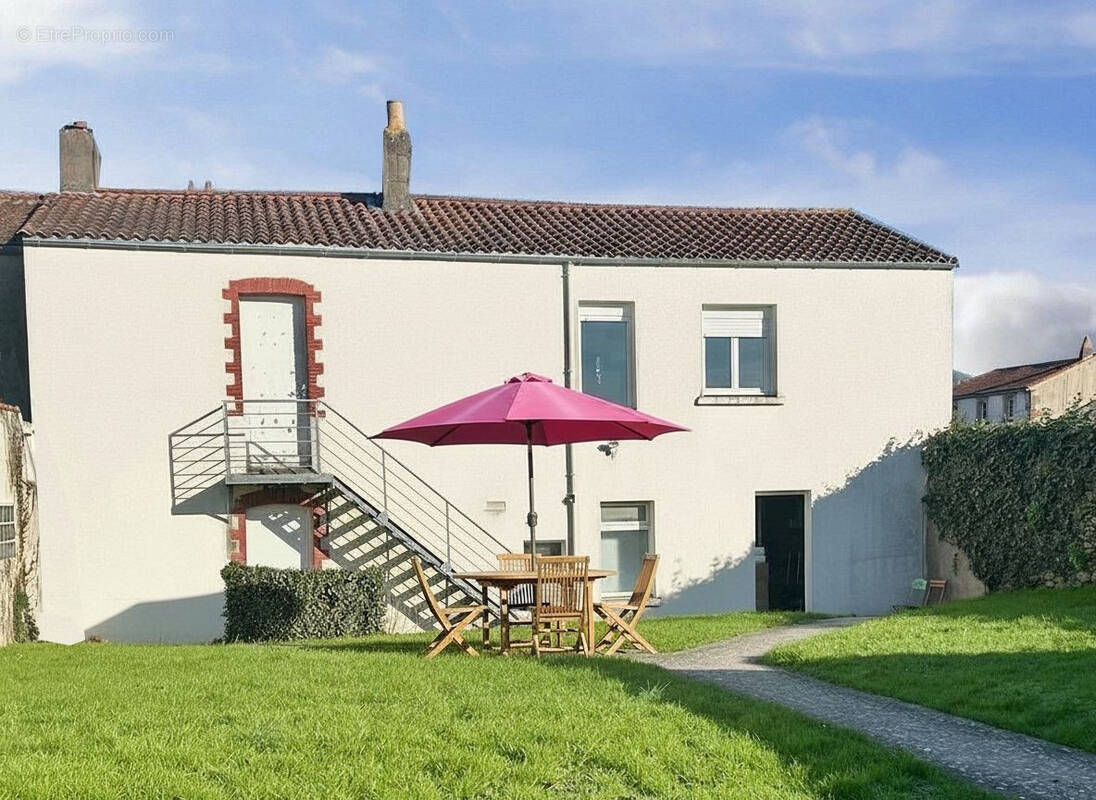 Maison à LES HERBIERS