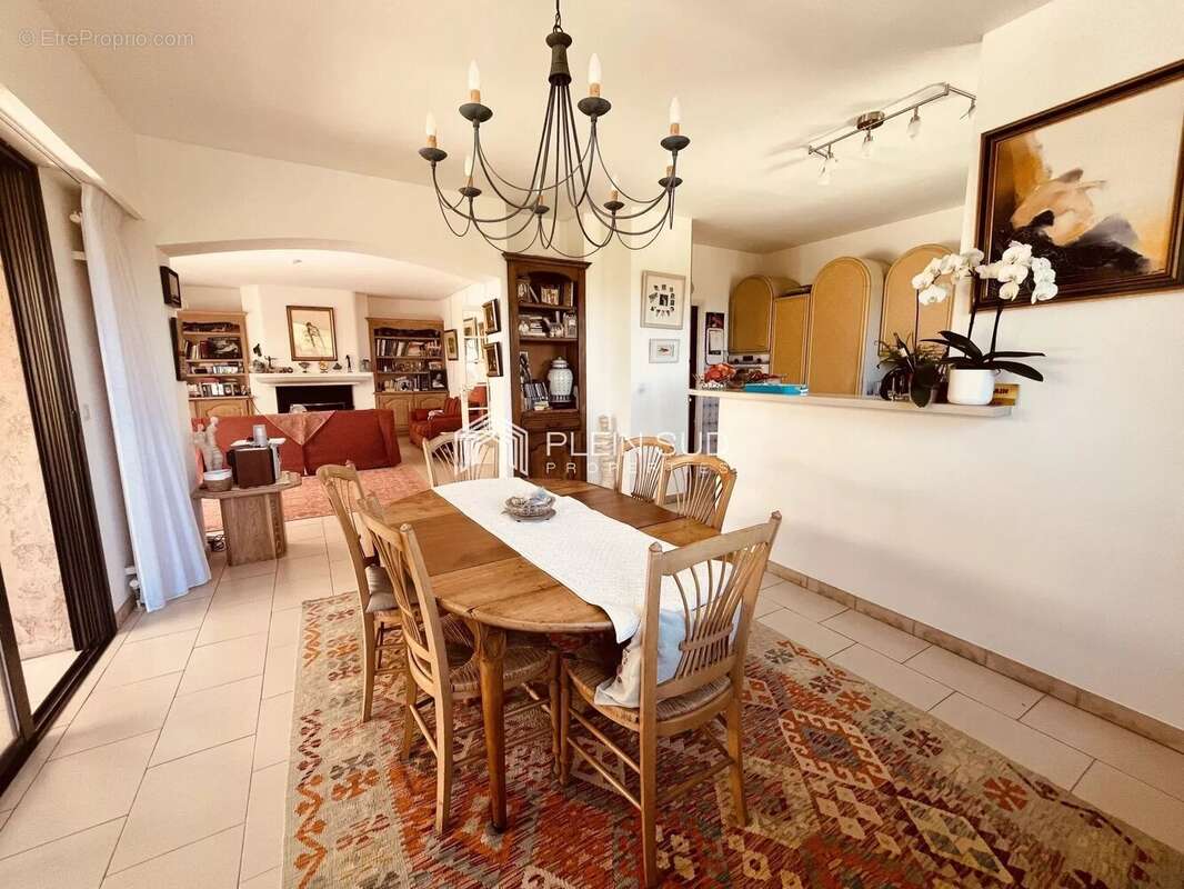 Antibes, superbe maison sur les hauteurs. - photo 13