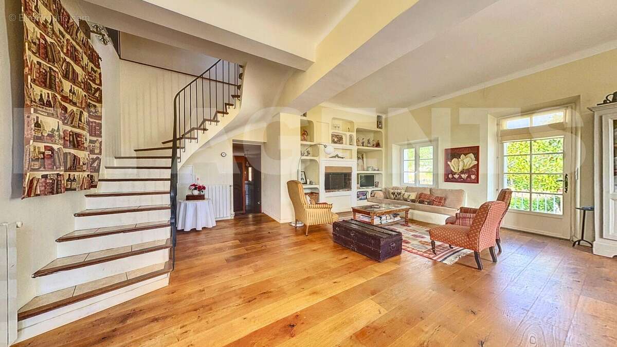 3salon - Maison à LE CASTELLET