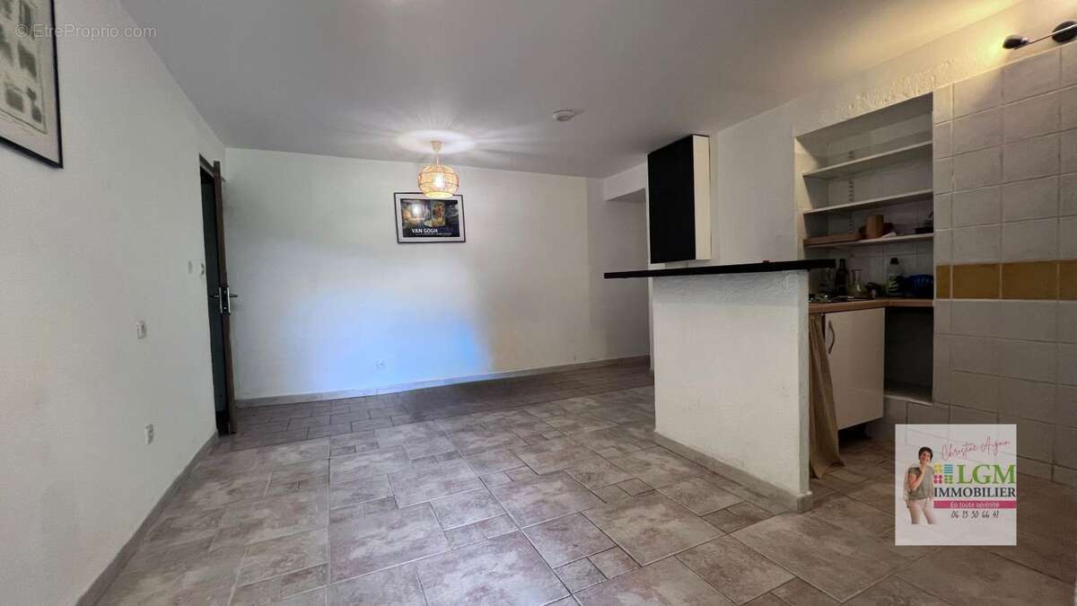 Appartement T3 rénové avec terrasse, piscine et parking – Corbes - photo 3