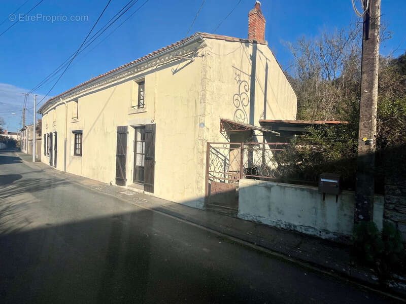 Maison à LE GUE-DE-VELLUIRE
