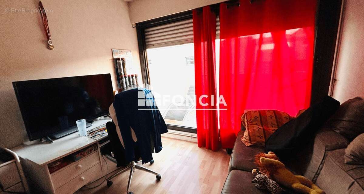 Appartement à SAINT-LAURENT-DU-VAR