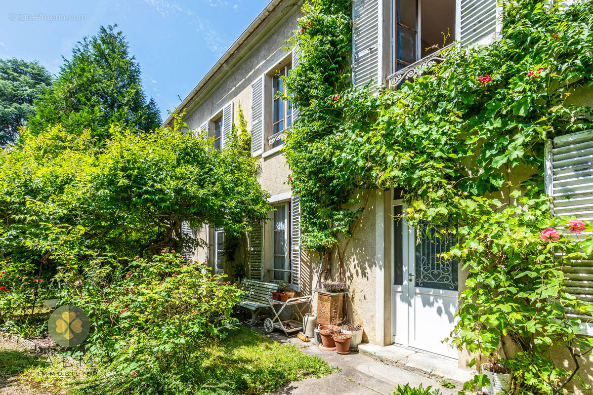 Maison à THOIRY