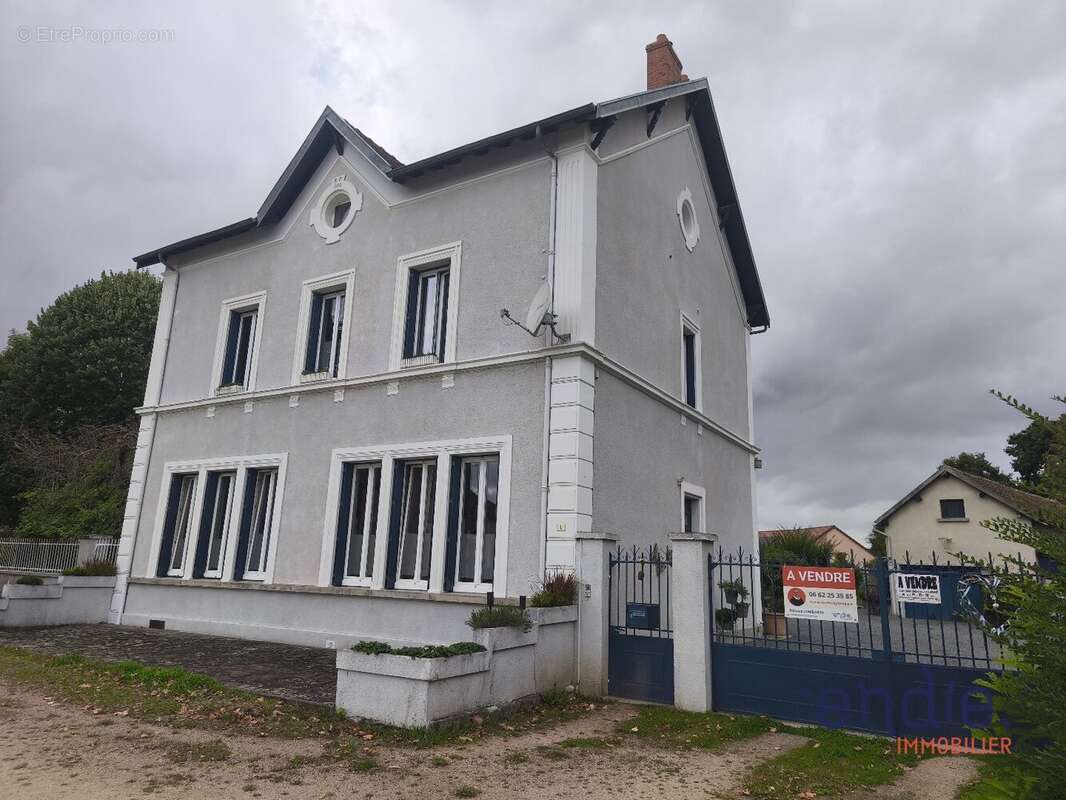 Maison à COSNE-D&#039;ALLIER