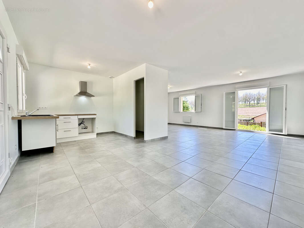 Maison à SAINT-CLAIR-DE-LA-TOUR