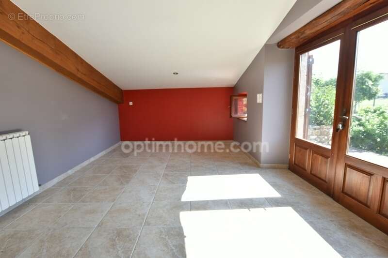 Maison à EGLISENEUVE-PRES-BILLOM