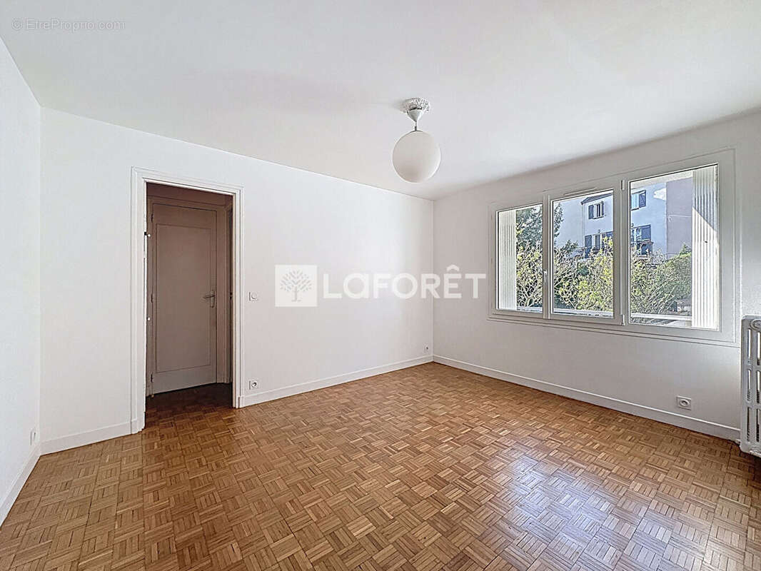 Appartement à SURESNES