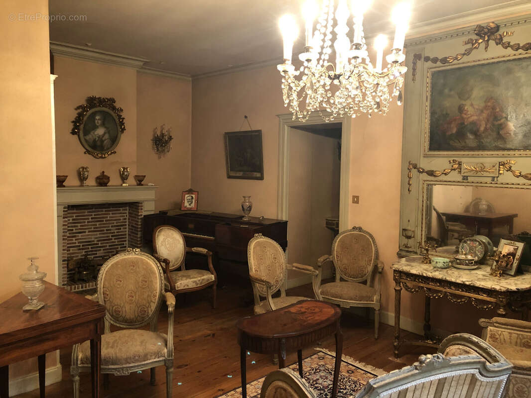 Maison à BARBEZIEUX-SAINT-HILAIRE