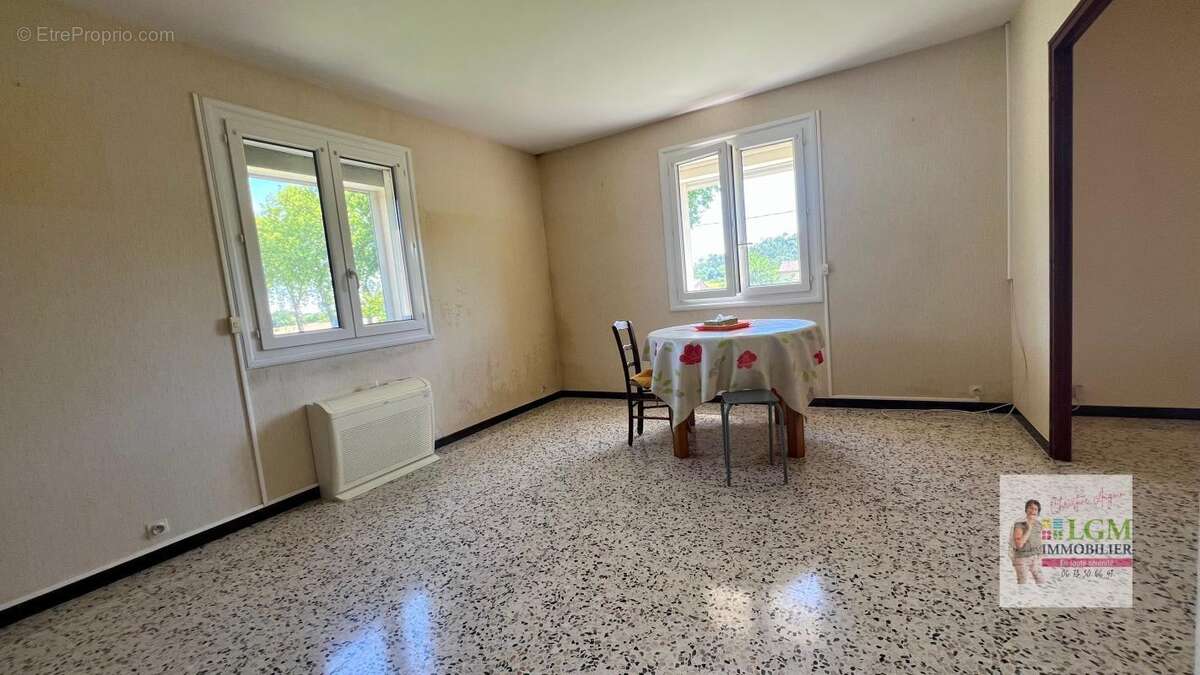 Idéal artisan, indépendant ou famille-maison avec garages et terrain à Cardet - photo 6