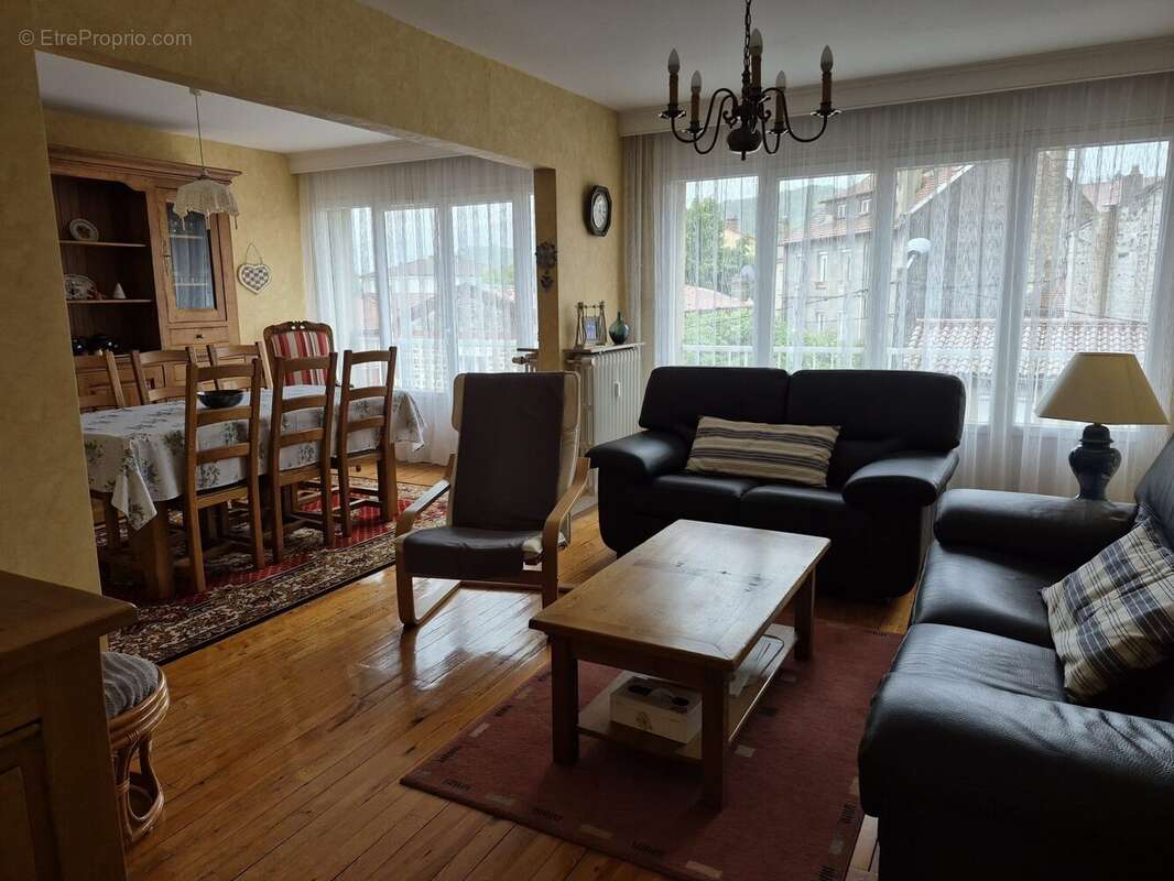 Appartement à SAINT-ETIENNE