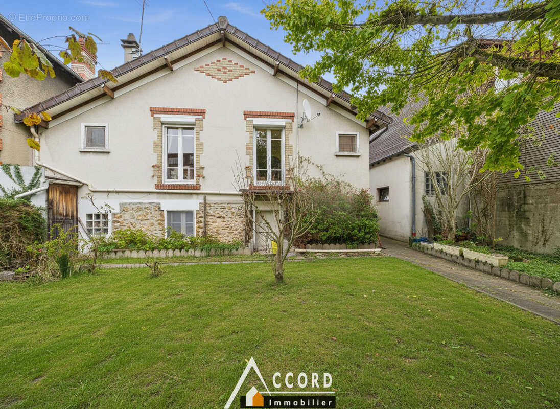 Maison à SARTROUVILLE