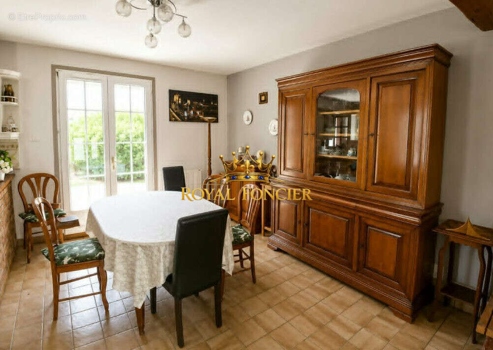 Maison 142 m² à Descartes  - photo 5