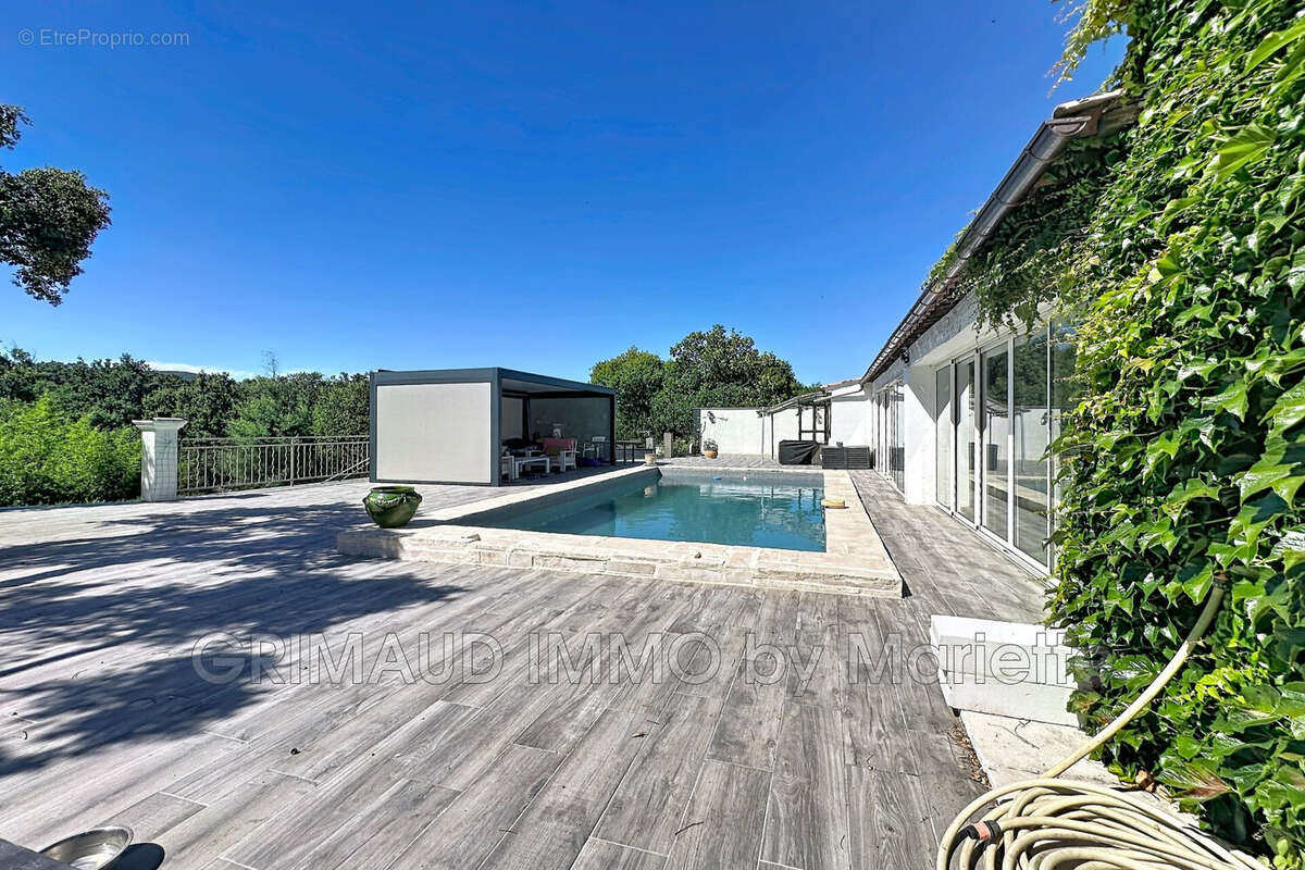 Maison à LE MUY