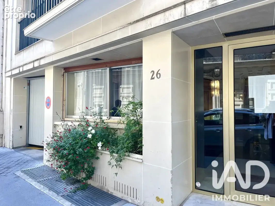 Photo 1 - Parking à PARIS-7E