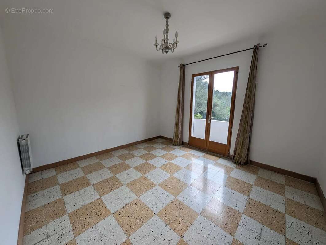 Appartement à PEILLE